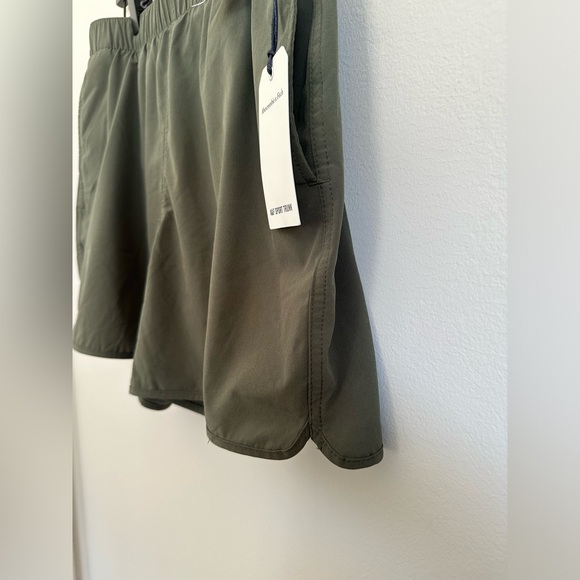 NWT Abercrombie Men’s 5” olive green stretch swim trunks, size M - Picture 8 of 10